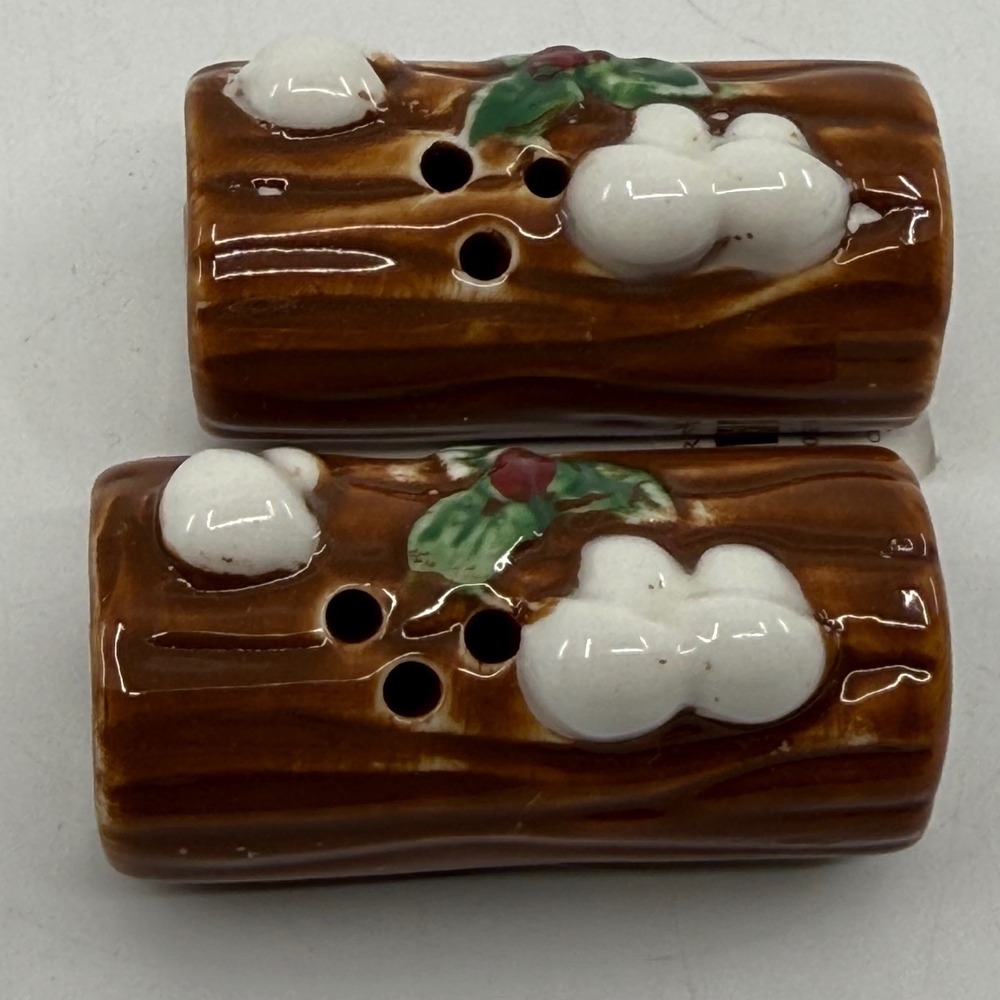 Cracker Barrel Christmas Yule Log Salt and Pepper Shakers Set Ceramic Holly Snow